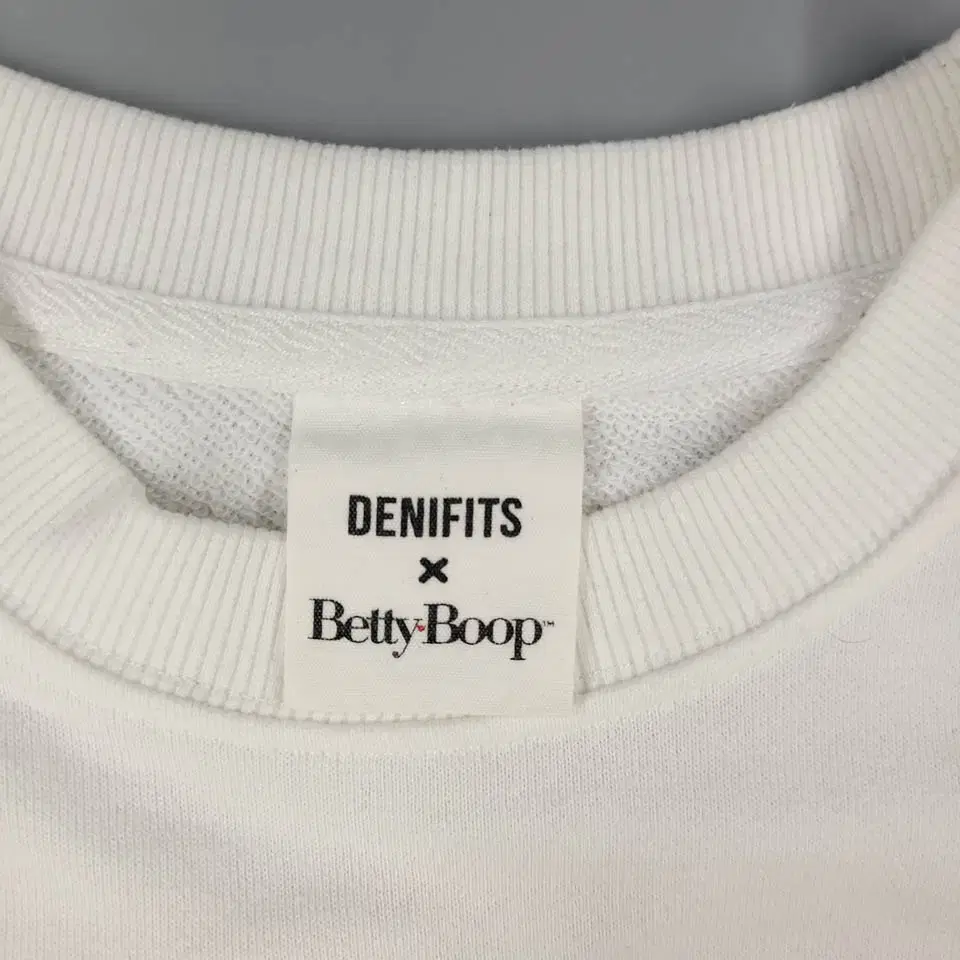 DENIFITS X BETTYBOOP 데니핏츠 X 베티붑 화이트 자수로고