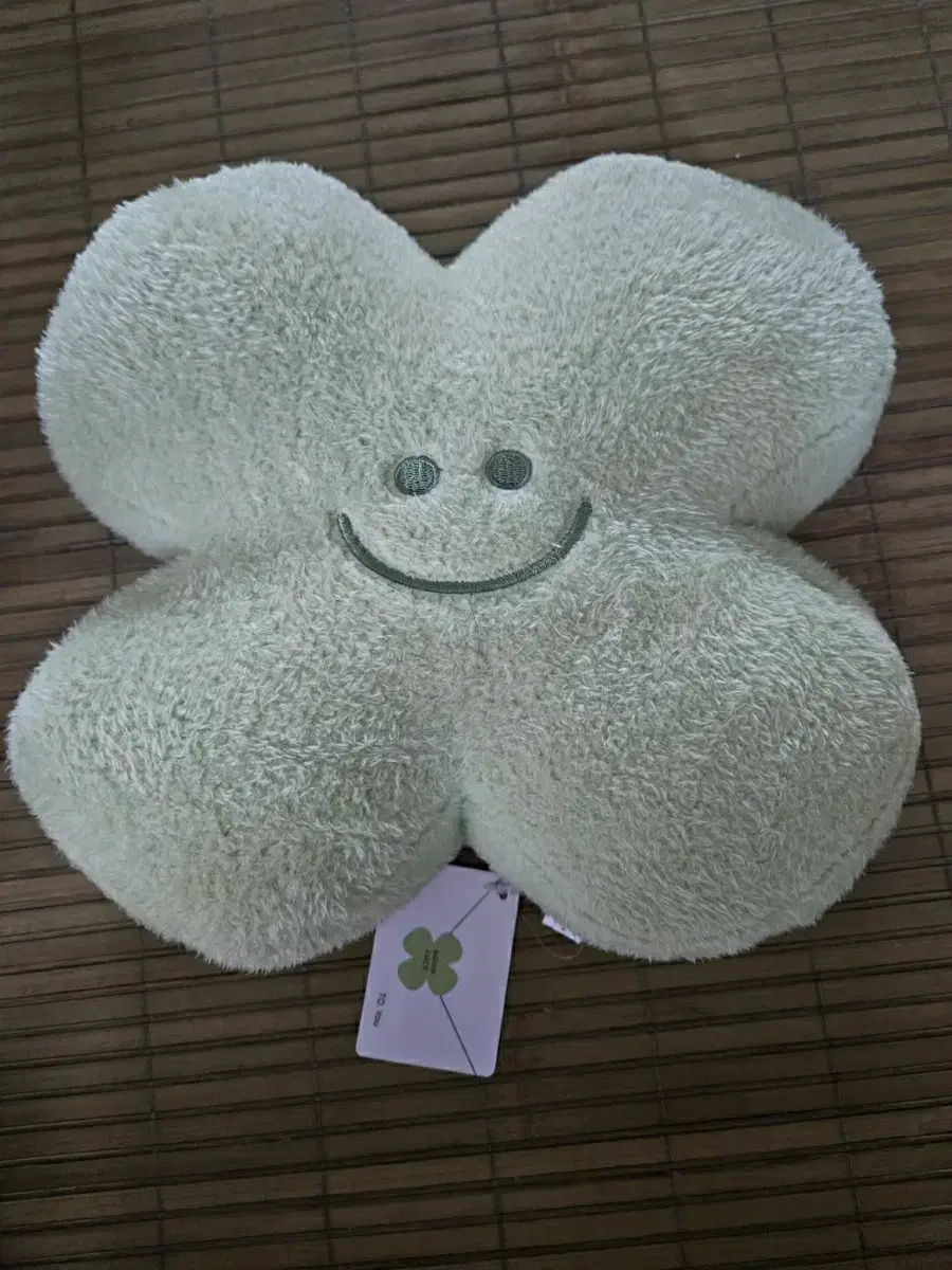 doll, a four-leaf clover that brings good luck (new product)