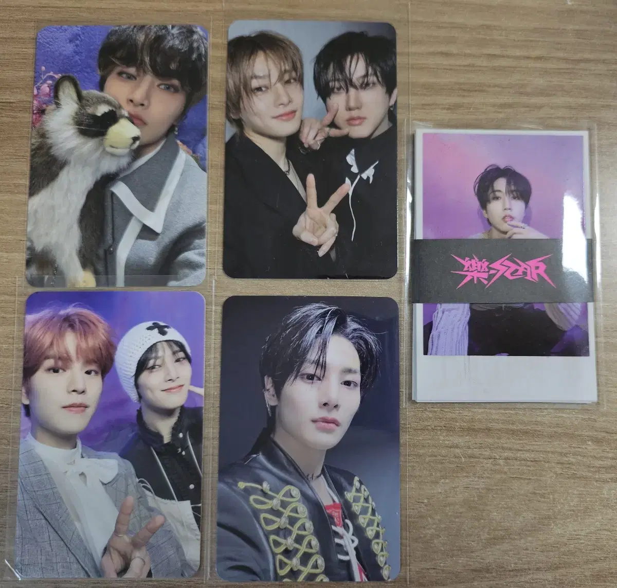 Skz i.n magic school maccon ate unit lock polaroid