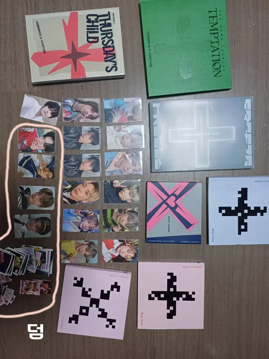 TXT bulk sell (11 Taehyun photocards, 1 each of Yeonjun and Beomgyu photocards, and 5 L beams)