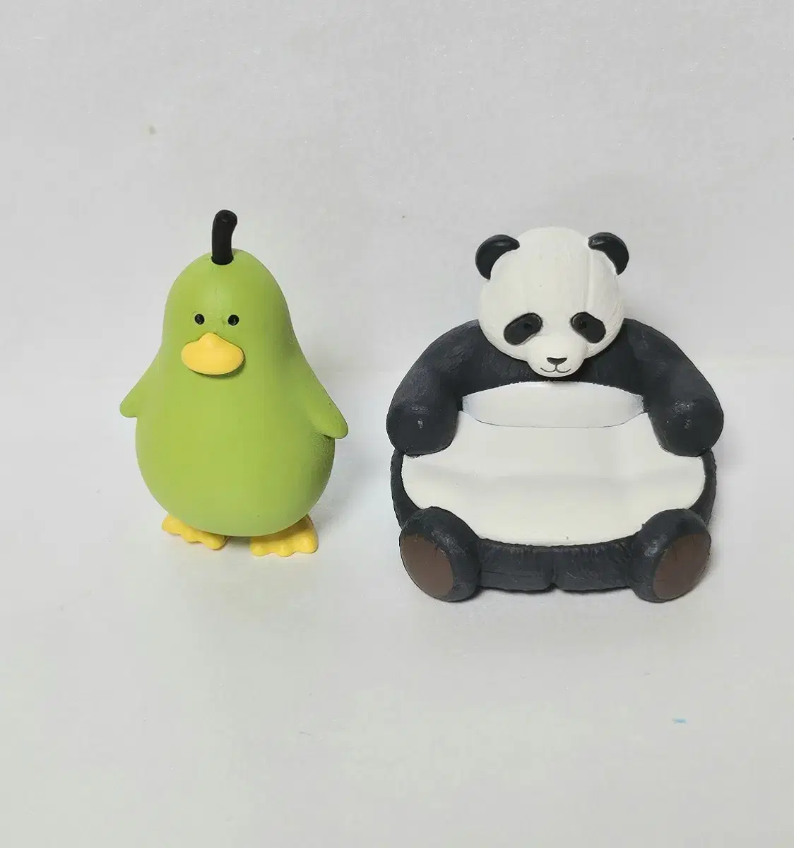 I sell tropical bird fruit, panda chair figurines, and gacha.