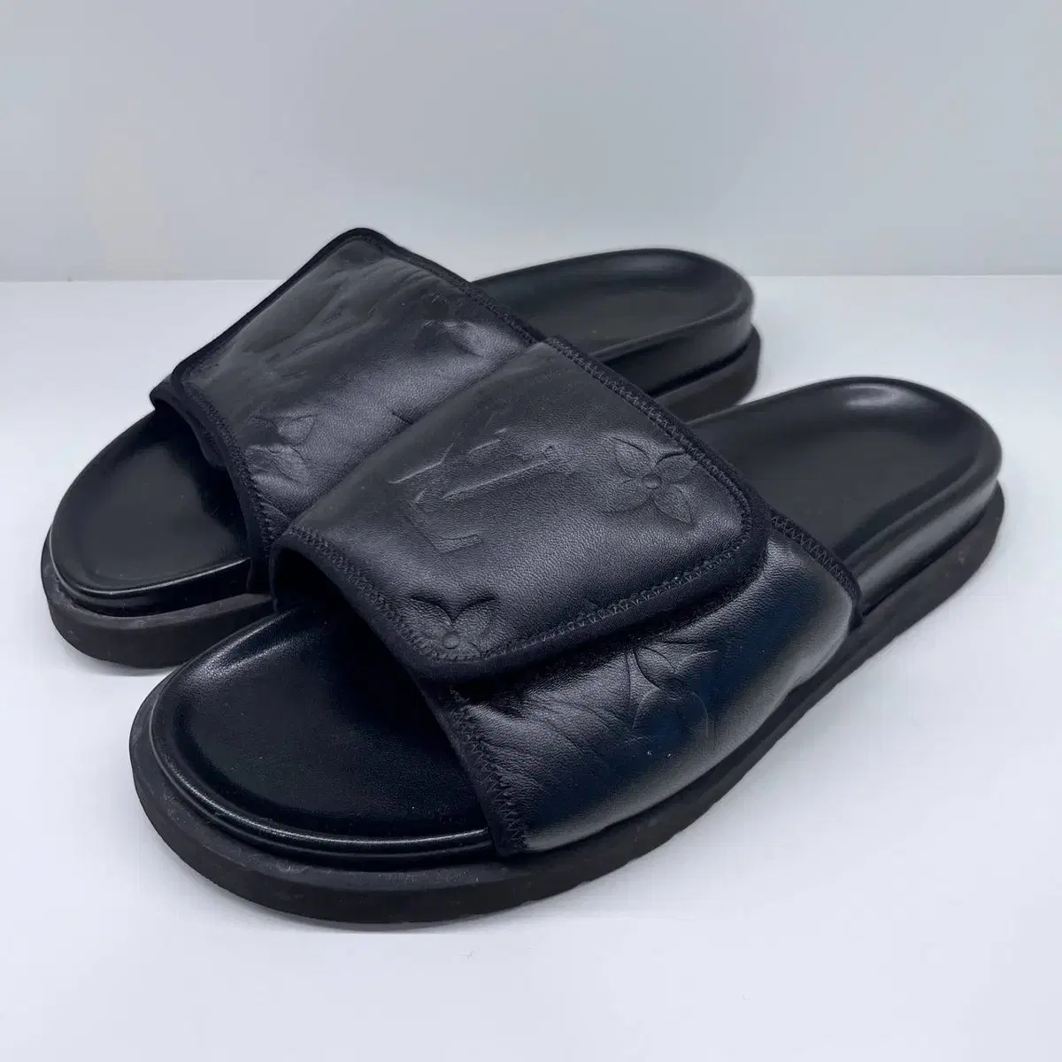 Louis Vuitton Miami Slippers Black / 8