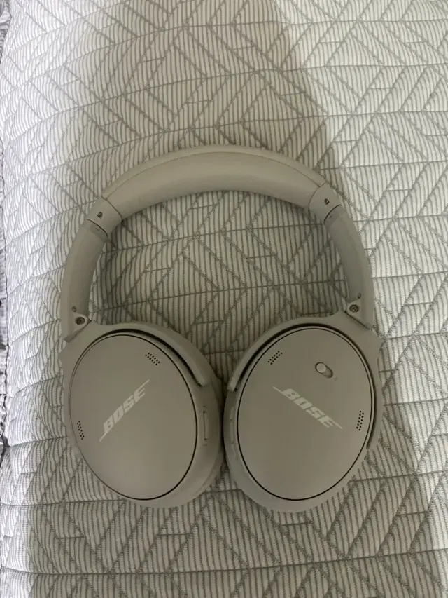 Bose qc45 헤드폰 판매합니다