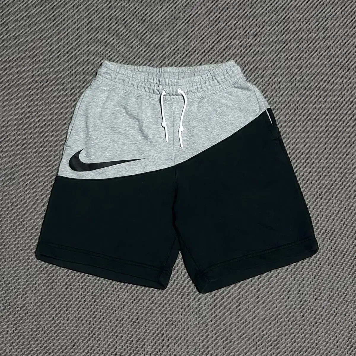 [ M ] Nike Nike Big Swoosh Colorblocked Vahn