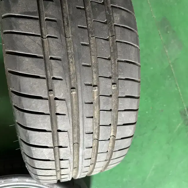 굿이어 245/35R20앞1 275/30R20 타이어 팔아봅니다