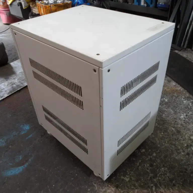 A.V.R 자동전압조정기 단상 220V  20KVA