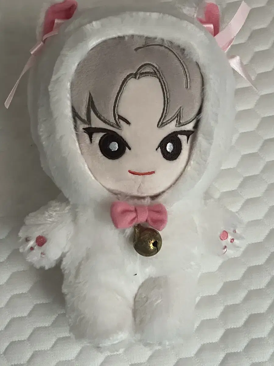 Hwang Minhyun doll Sells