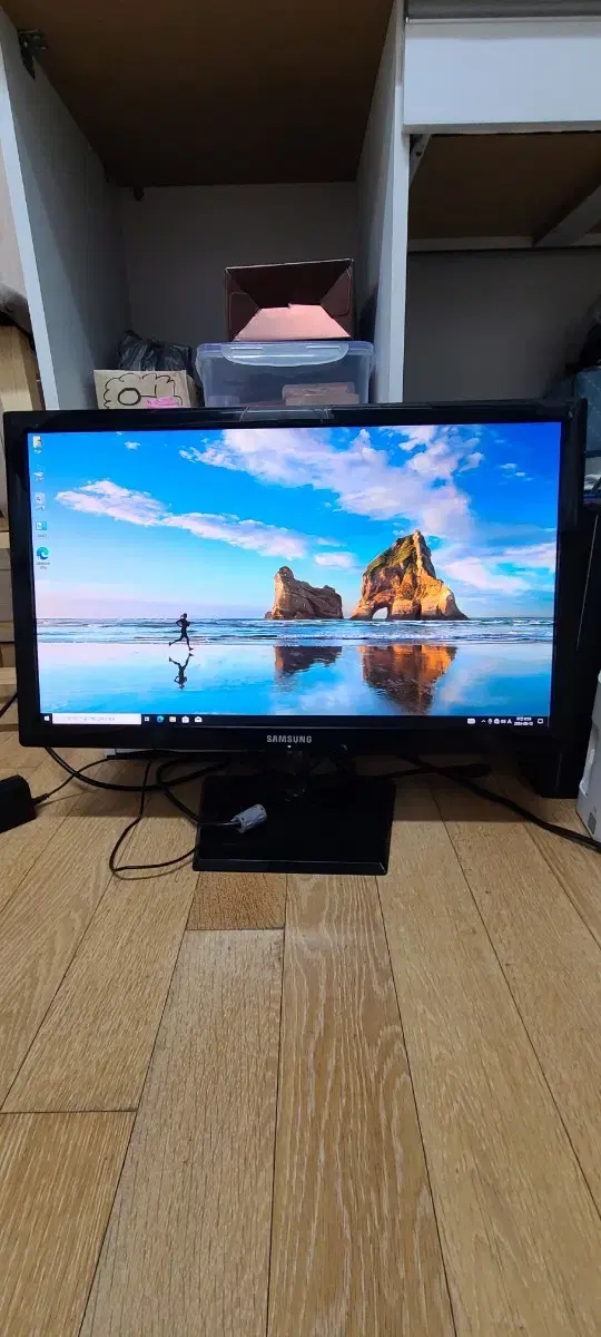 Samsung 24-inch monitor S24C570