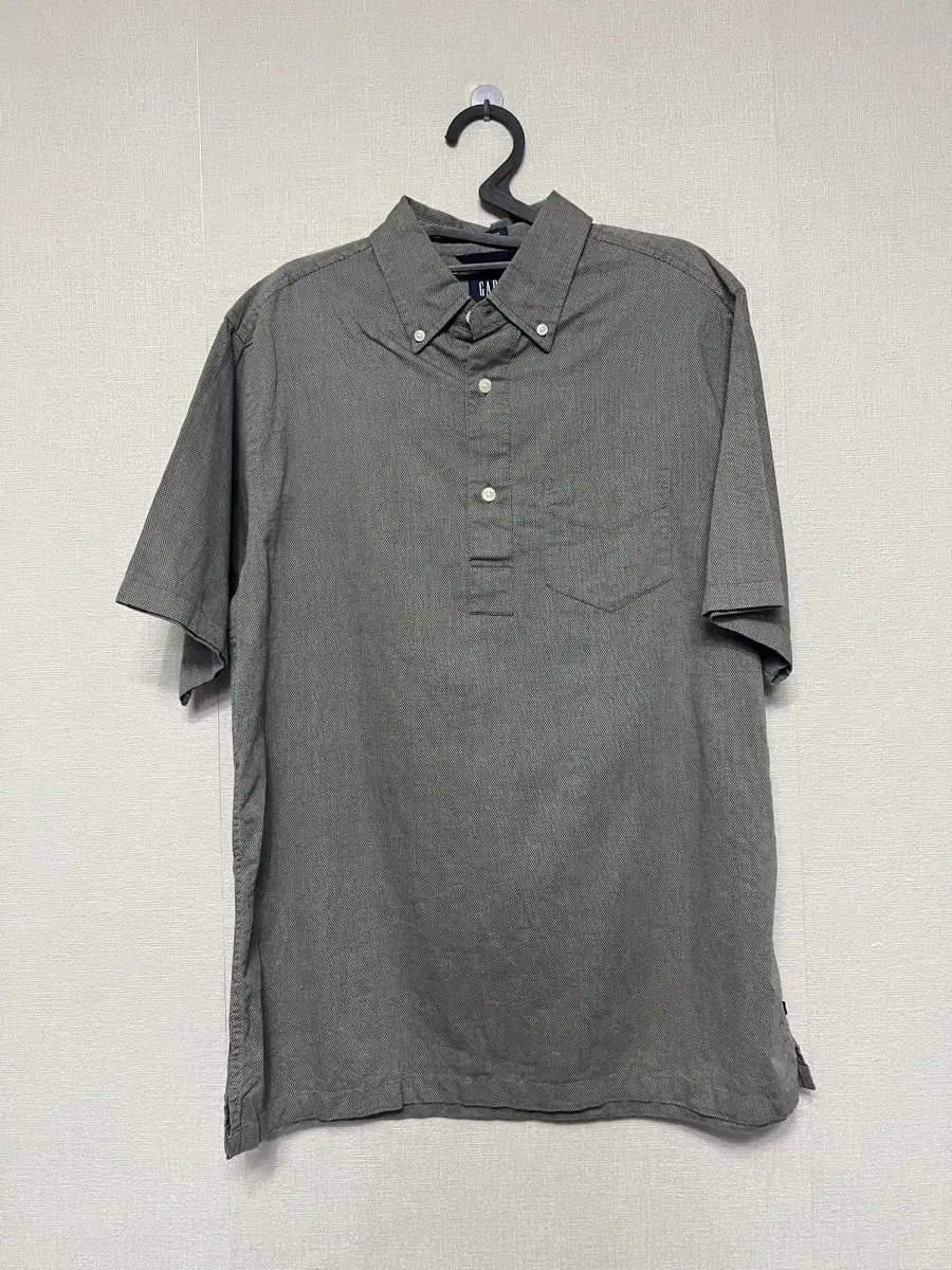 Gap Men's M Rare Edition Short Sleeve Kara Shirt