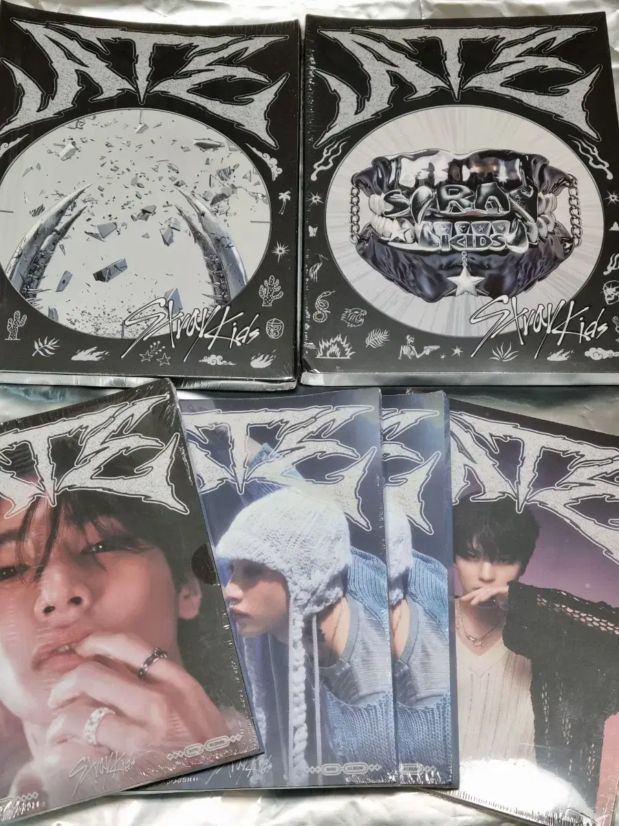 Skz sealed album unsealed wts (sells accordion eight-letter album limited album 