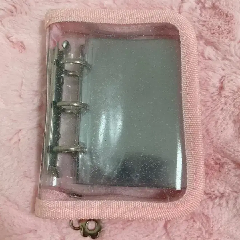 Pink binder sells on Bunjang Global Site.