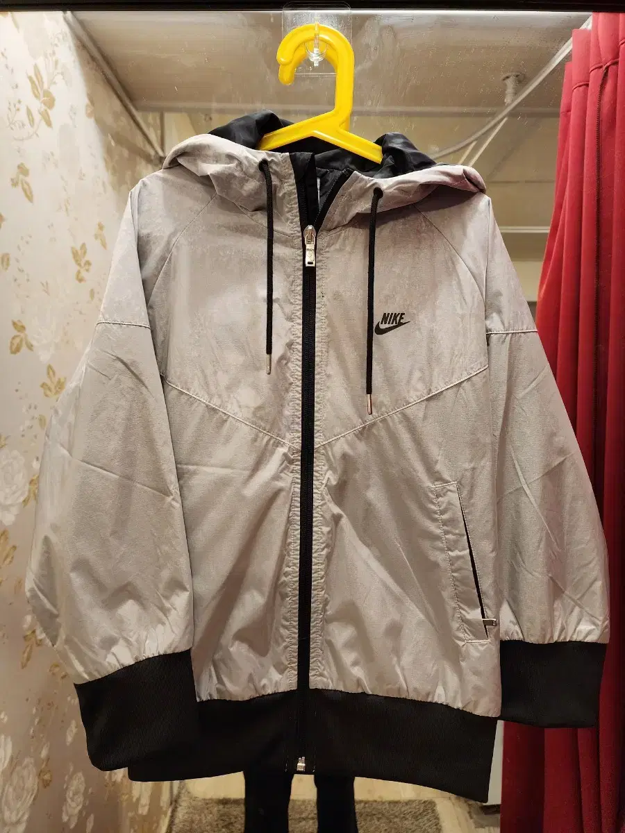 Nike Sportswear Windrunner Hooded Jacket size 80