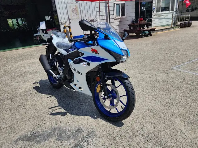 스즈키GSXR125 25년식 신차팝니다