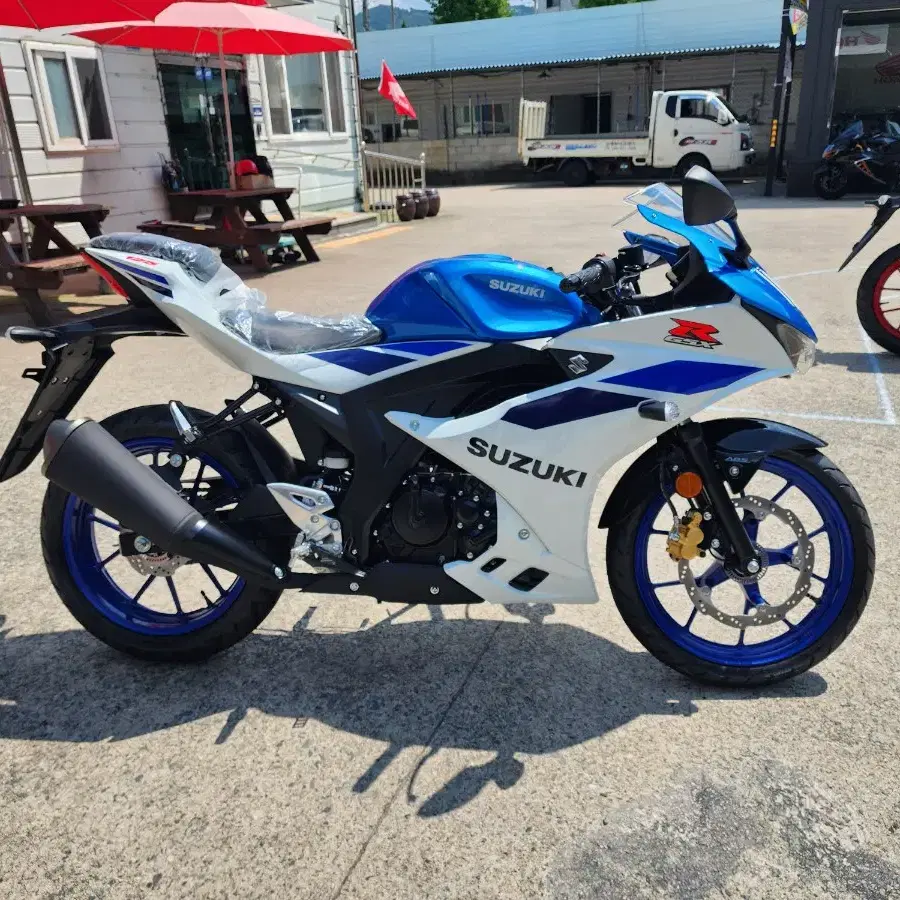 스즈키GSXR125 25년식 신차팝니다