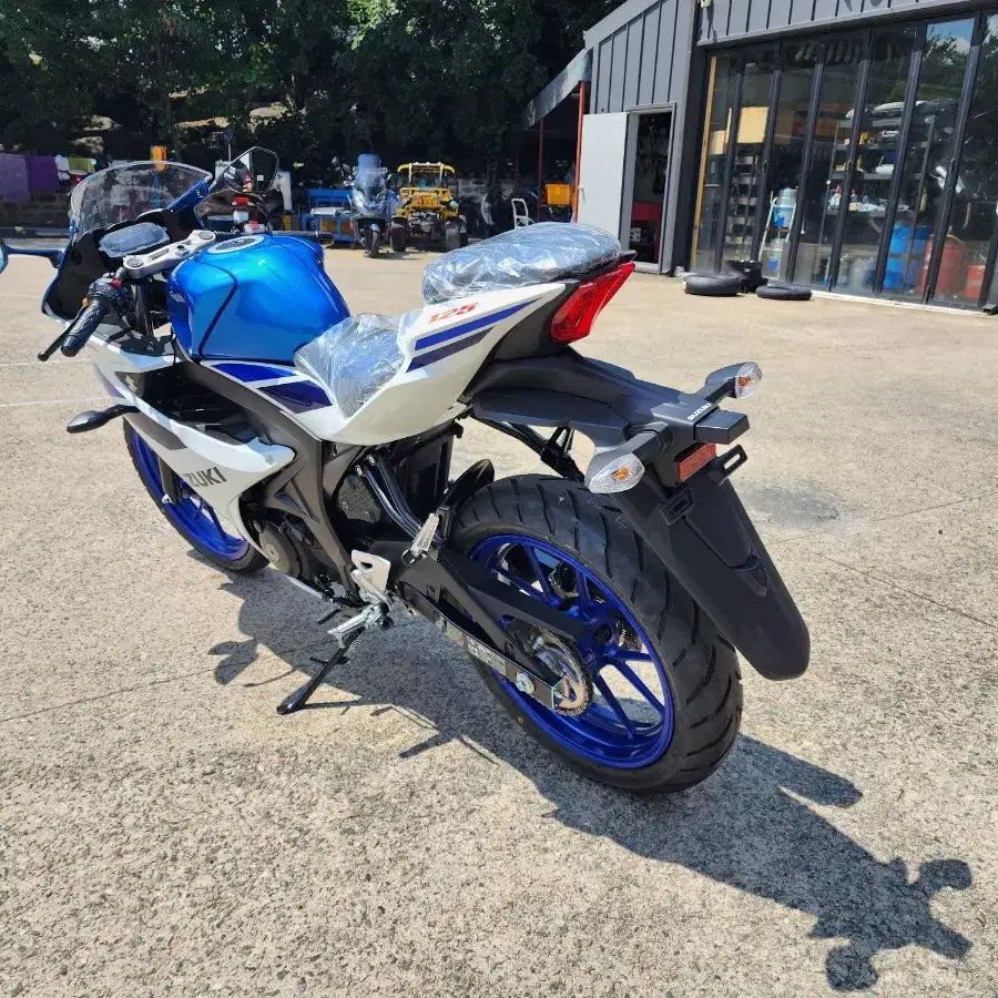 스즈키GSXR125 25년식 신차팝니다