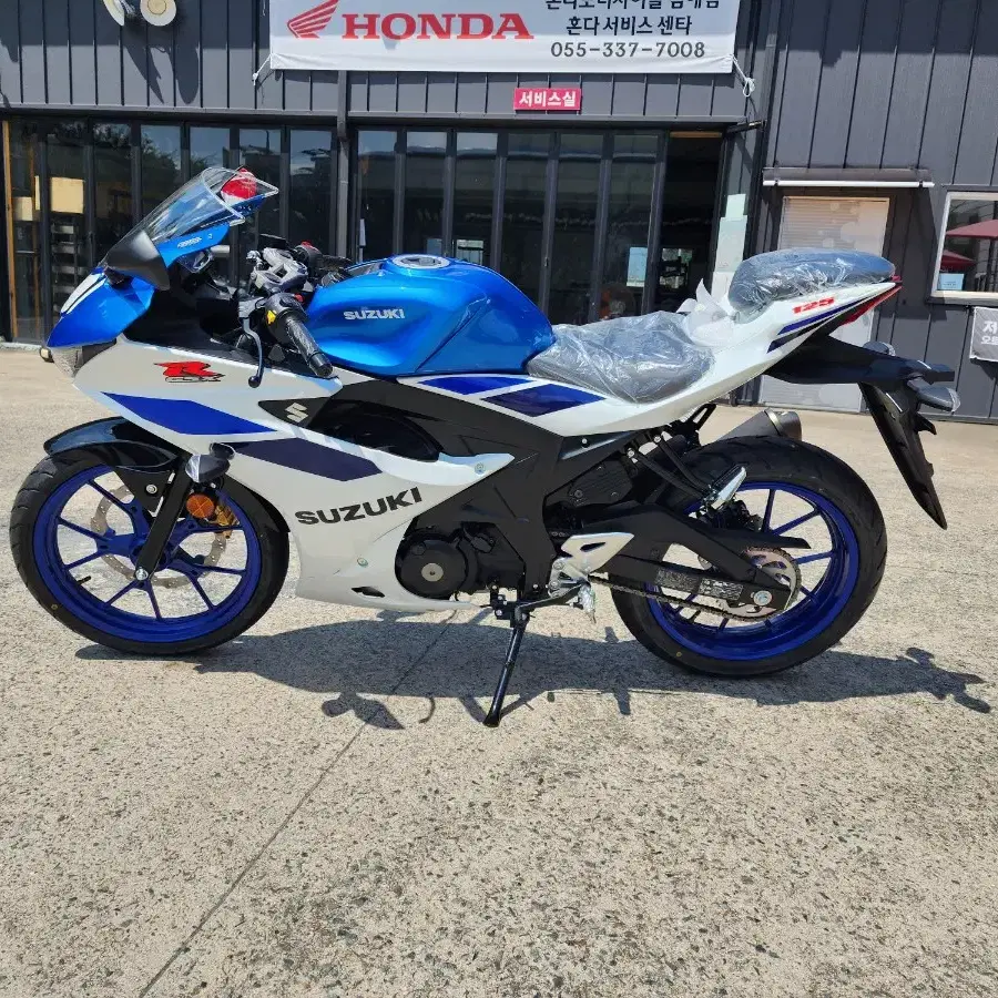 스즈키GSXR125 25년식 신차팝니다