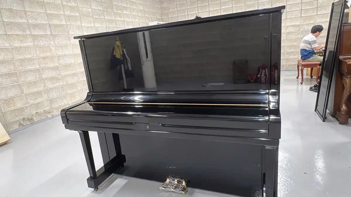 YAMAHA U3H