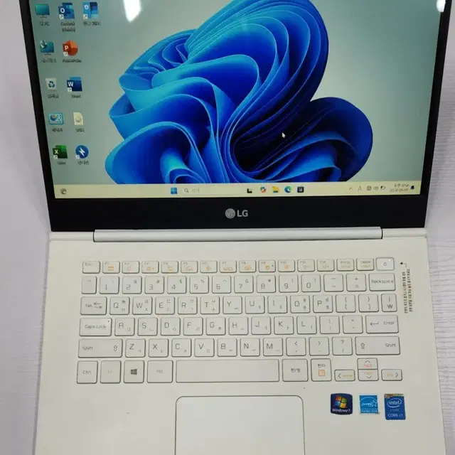 LG 그램 14Z950 i7 5세대, 8GB 중고 노트북 판매합니다.