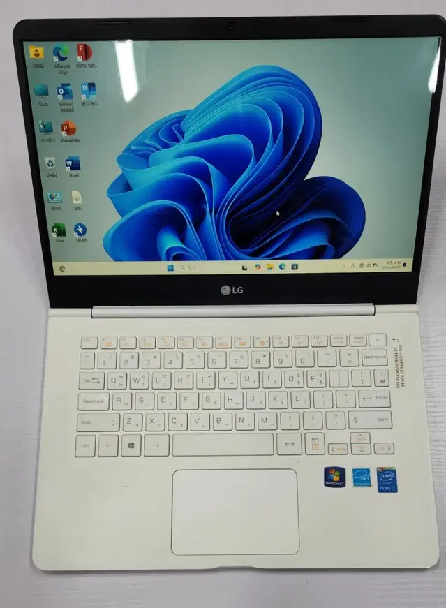 LG 그램 14Z950 i7 5세대, 8GB 중고 노트북 판매합니다.