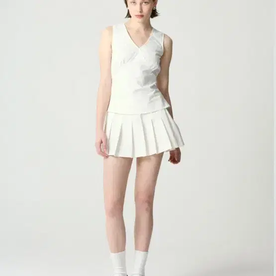 글로니 GIRLFRIEND PLEATED MINI SKIRT