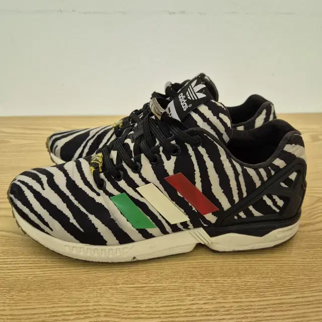 [260]아디다스 ZX FLUX iltalia 지브라