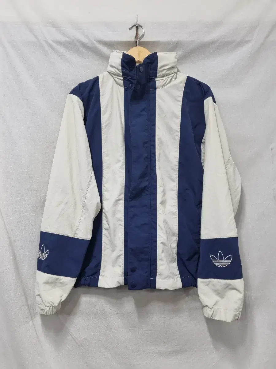 adidas Windbreaker Jacket 105