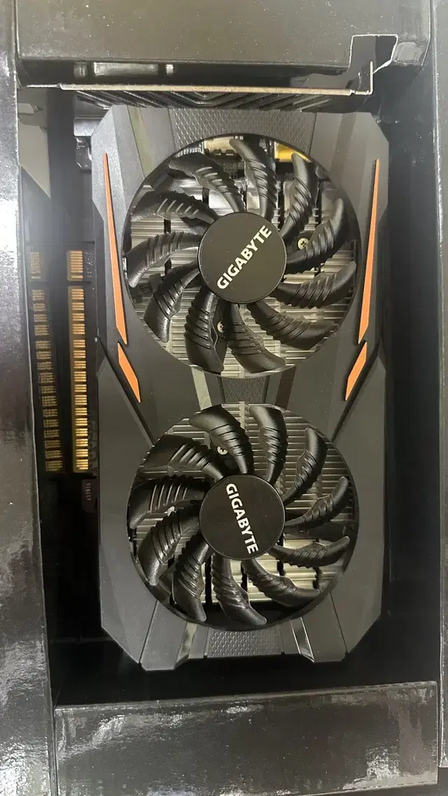 기가바이트 지포스 gtx 1050 OC 윈드포스 2GB 판매합니다