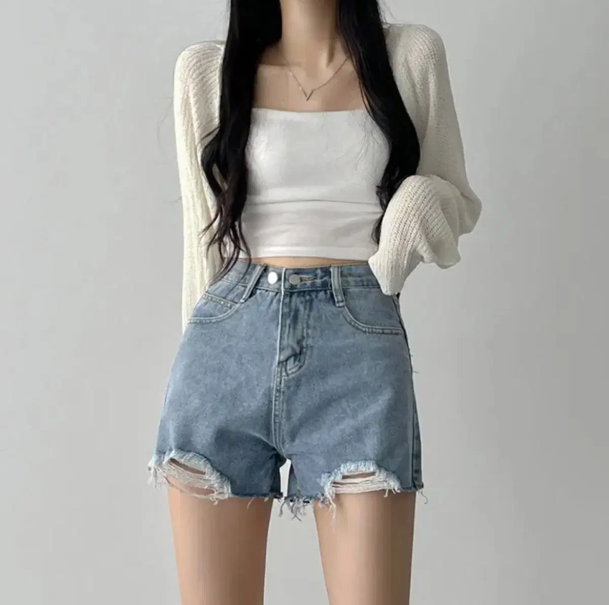 High-waisted two-button ripped jean vahn