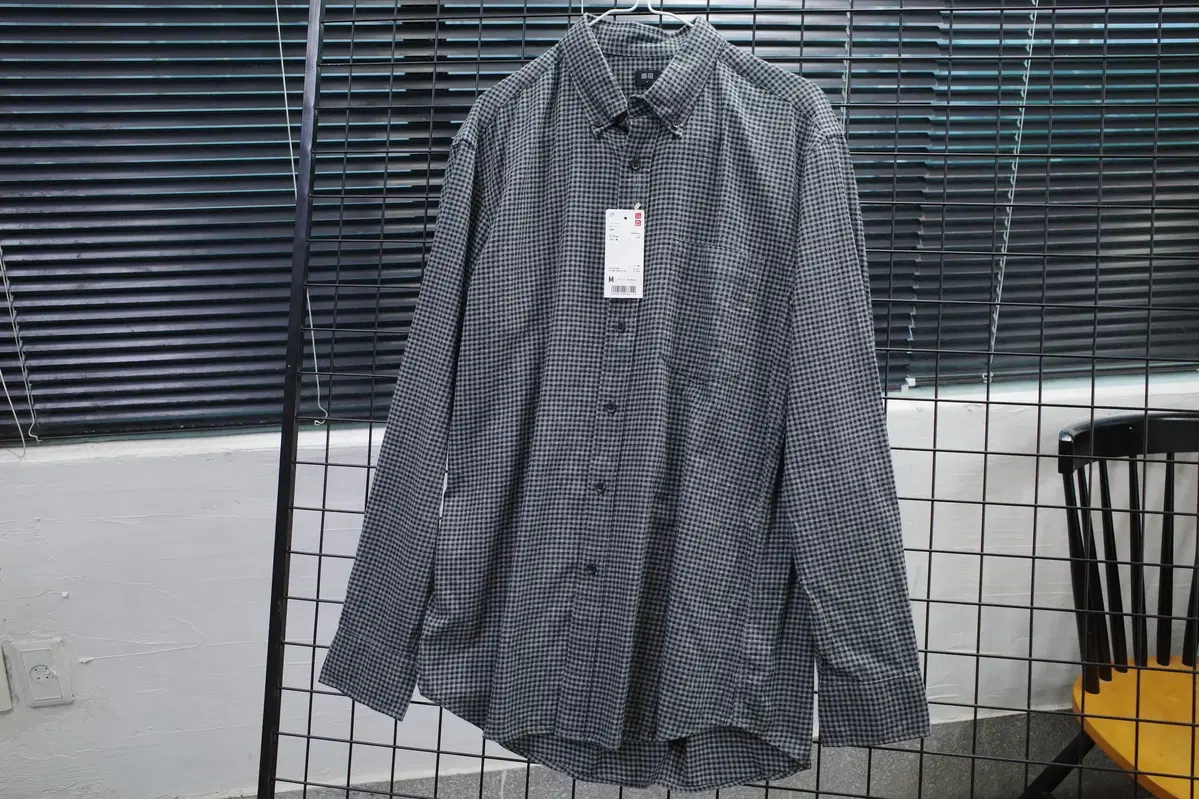 Uniqlo down button check shirt new,