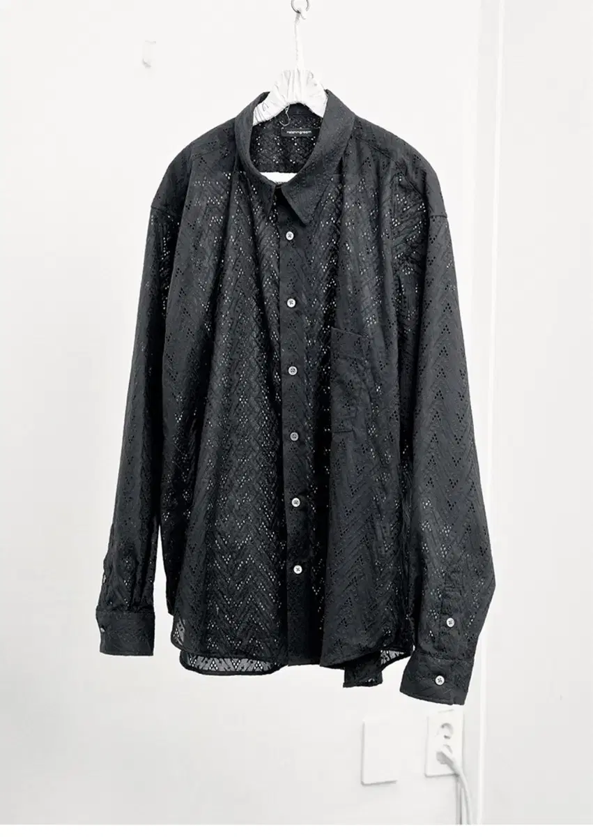 해칭룸  Classic Shirt Leaf Punch Black