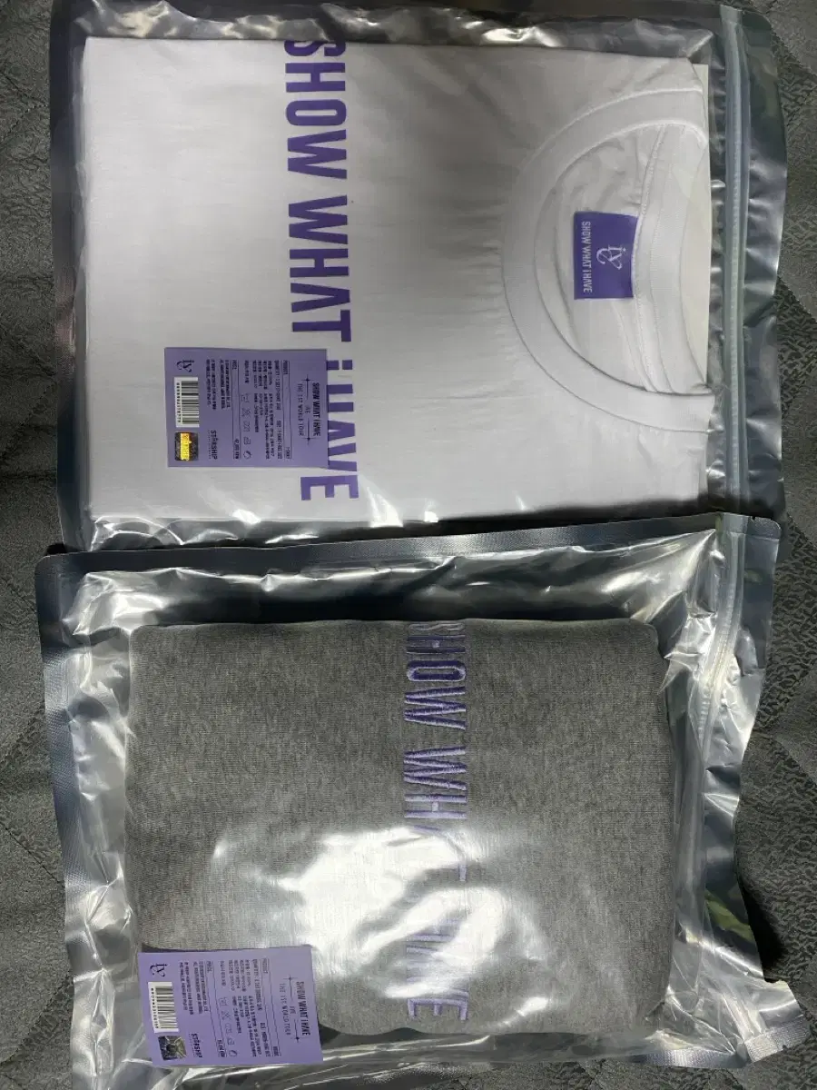 ive worldtour md hoodie (sold out), short sleeve tee