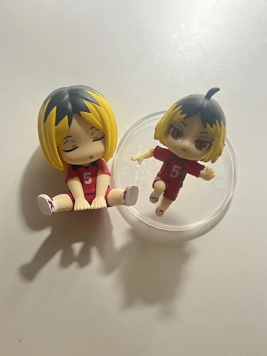 Sells haikyuu kenma shoulder stomp gacha, jumping pose gacha