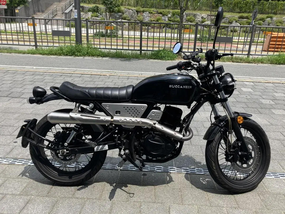 부캐너 125cc 유광블랙 팝니다!