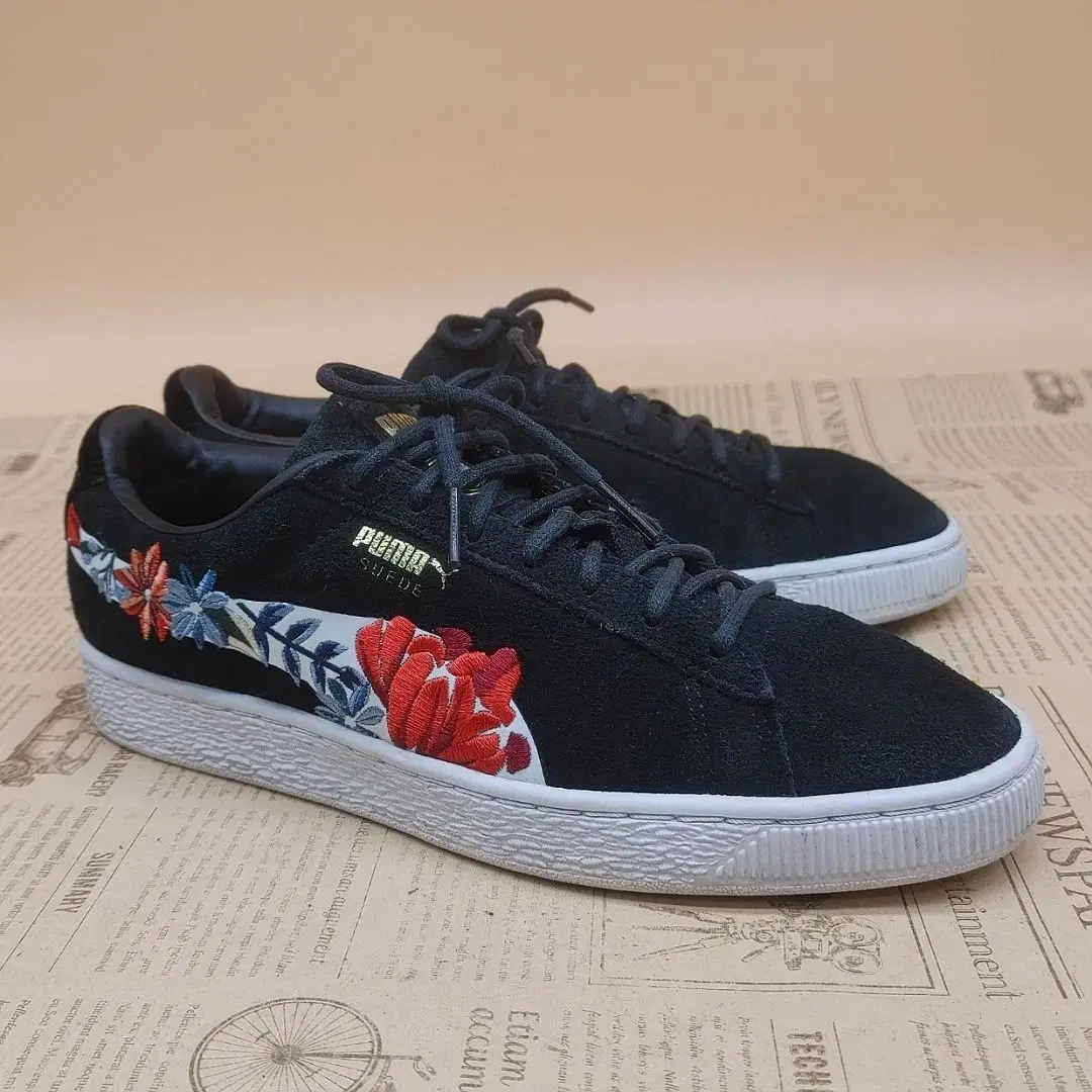 Puma Suede Hyper Embellished 250.