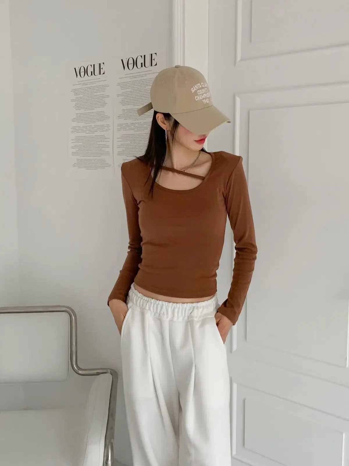 [Chabett Strap Padded Crop Long Sleeve] 1970. White, Black, Gray, Brown