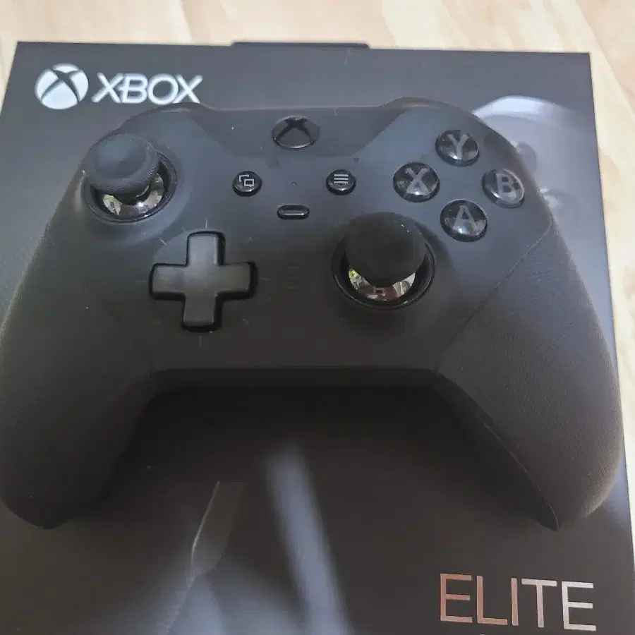 XBox Elite2 패드 판매합니다