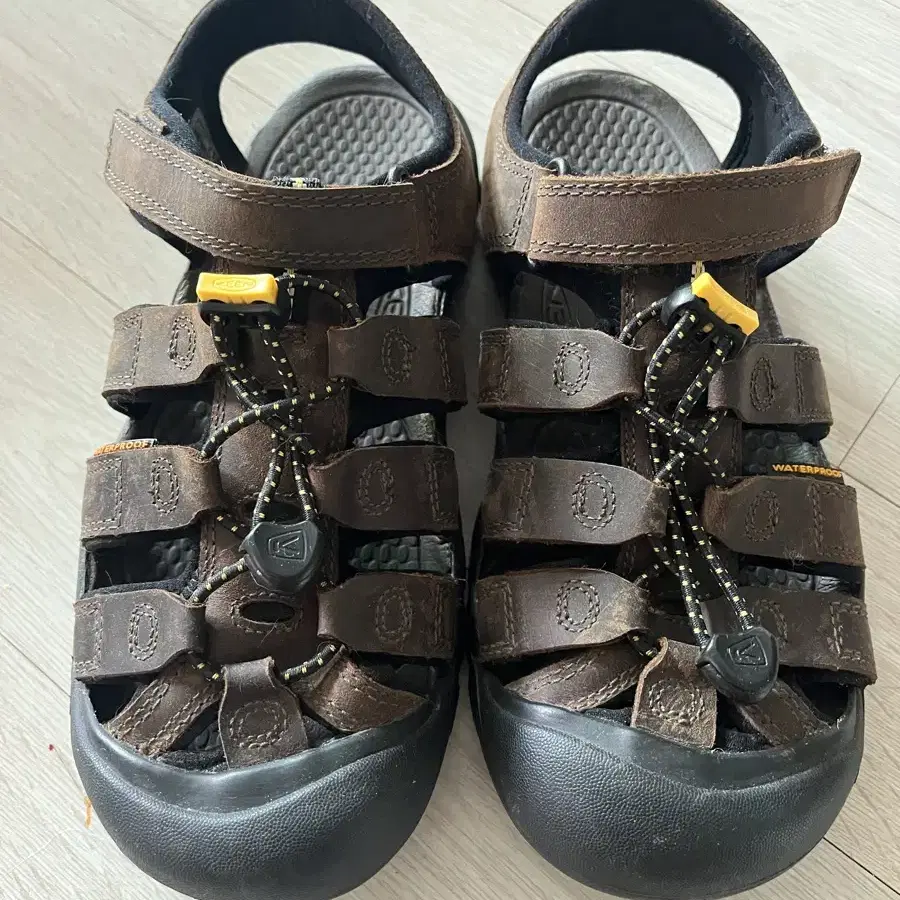 keen 킨 뉴포트 h2 워터프루프 브라운 235-40