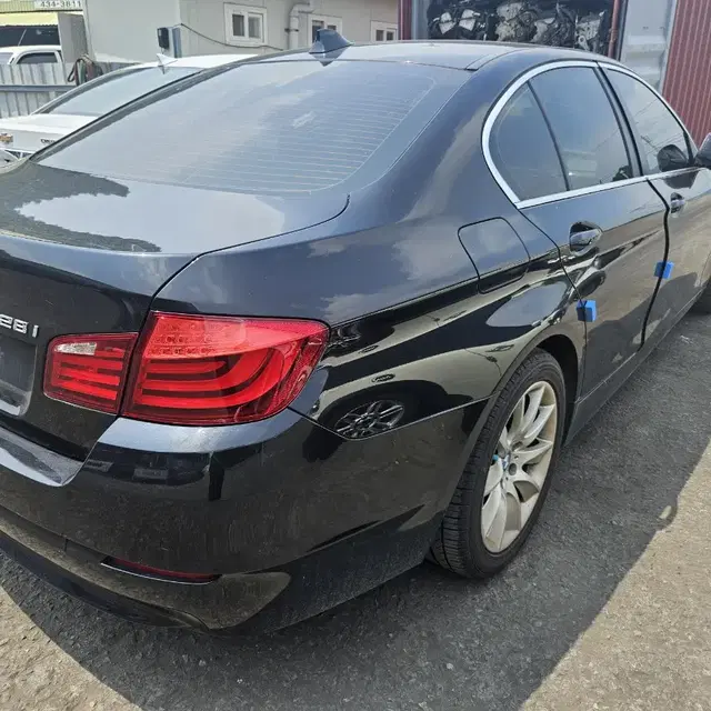 bmw f10 528i x드라이브  14년식 차량부품판매합니다