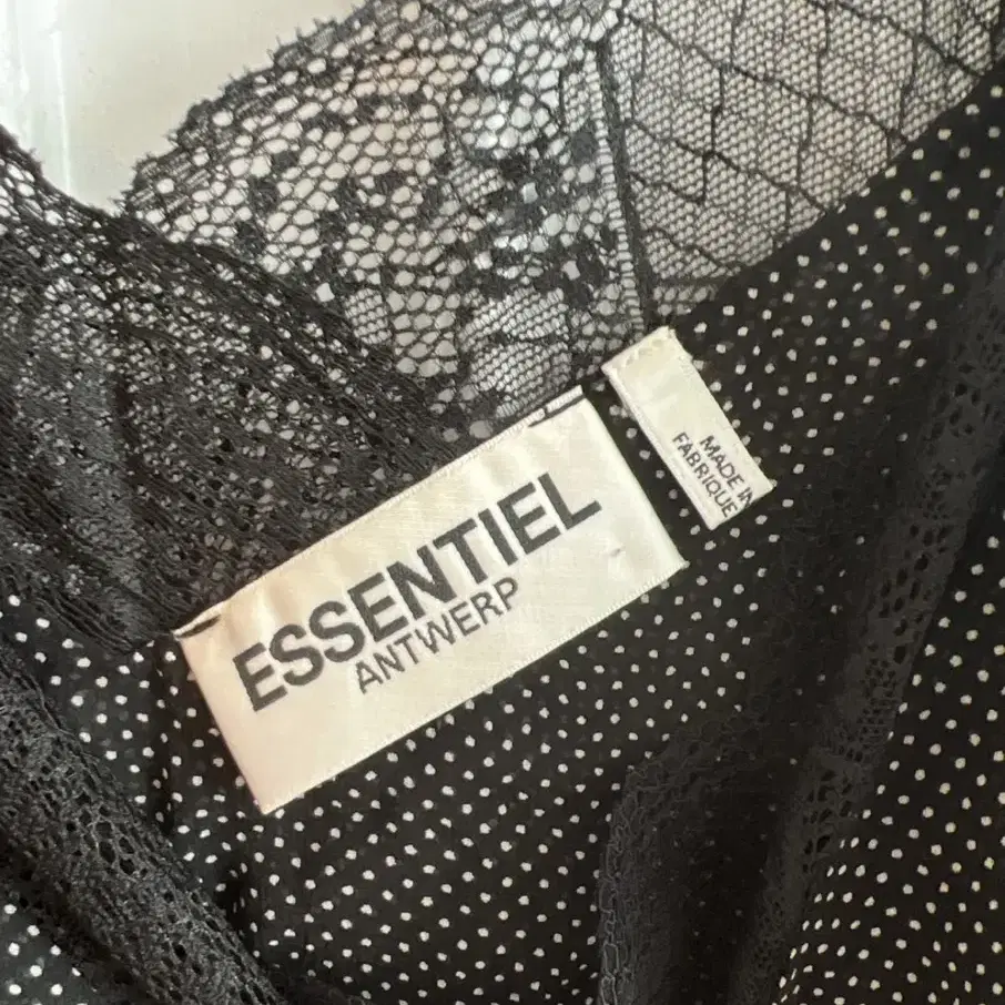 Essential Antwerp 에센셜 앤트워프 블랙탑