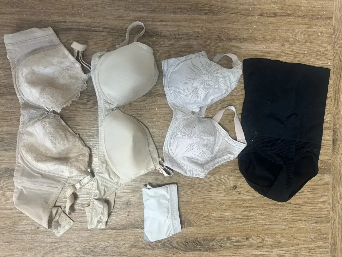 85D-F Bibi bra and two pairs of panties sold