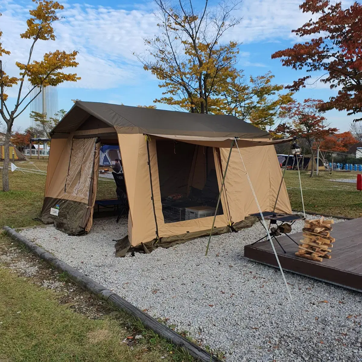 Camping tent National Geographic Cabinhouse2 for sale.