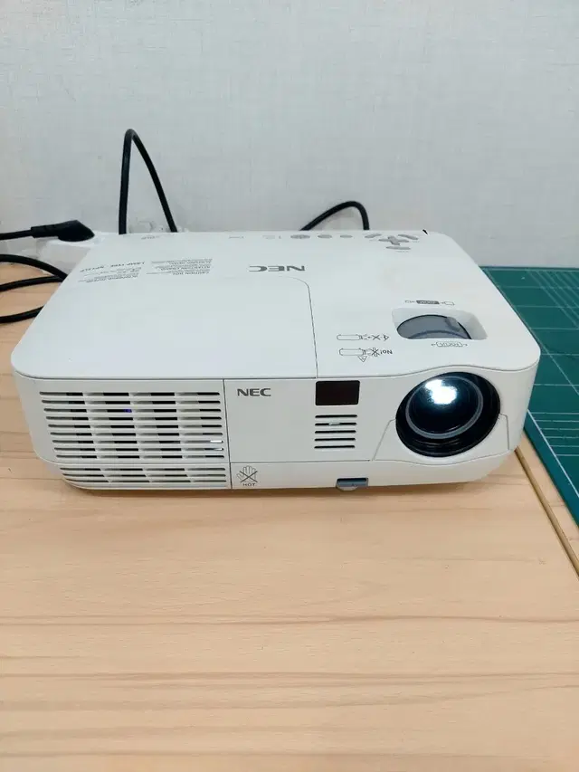 nec dlp projecter np-v260 빔프로젝터