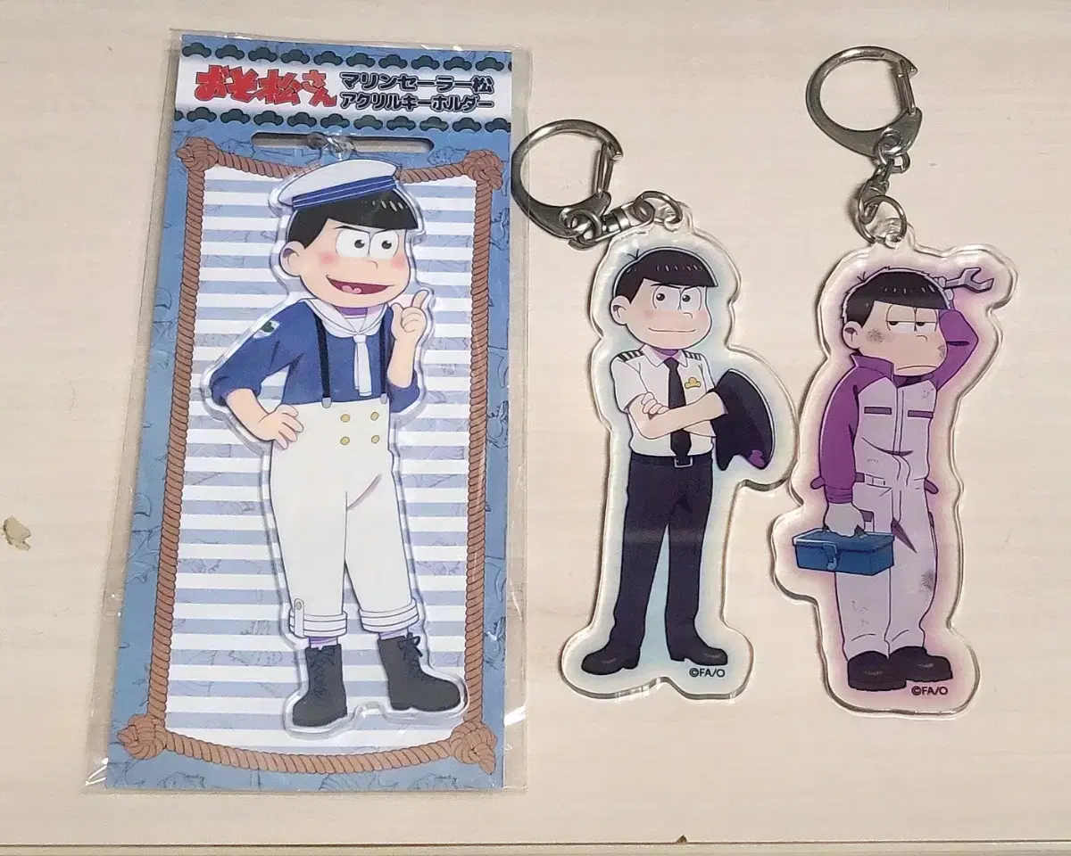 Osomatsu Prize acrylic official goods sells.