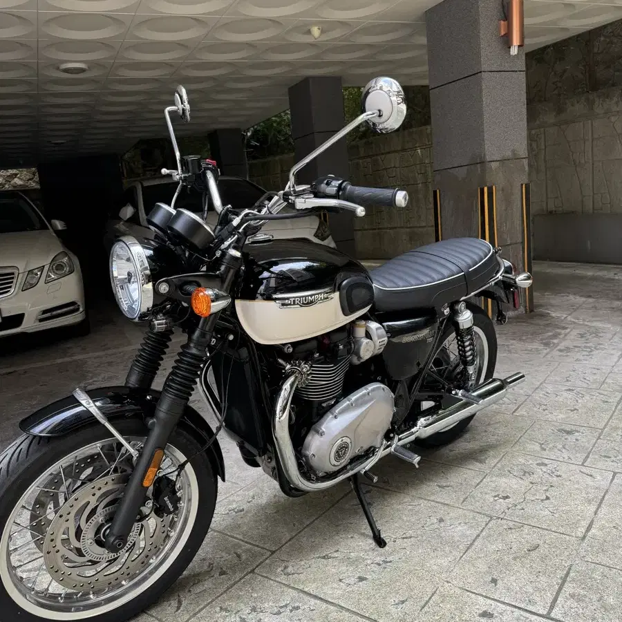 트라이엄프 t120