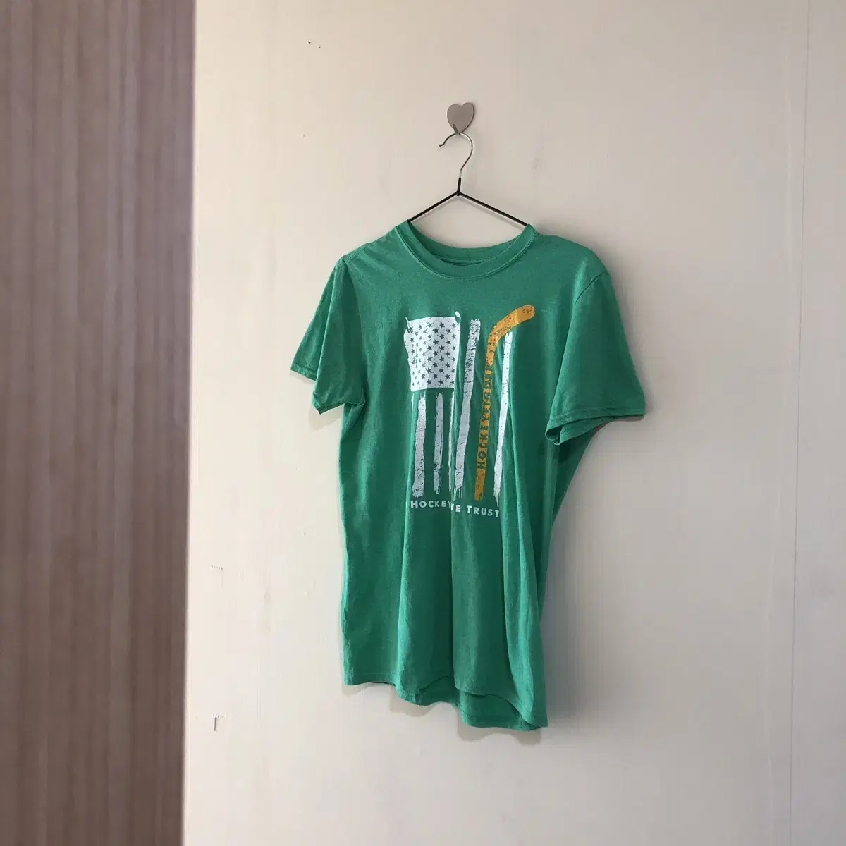 Vintage hockeyfinder green t