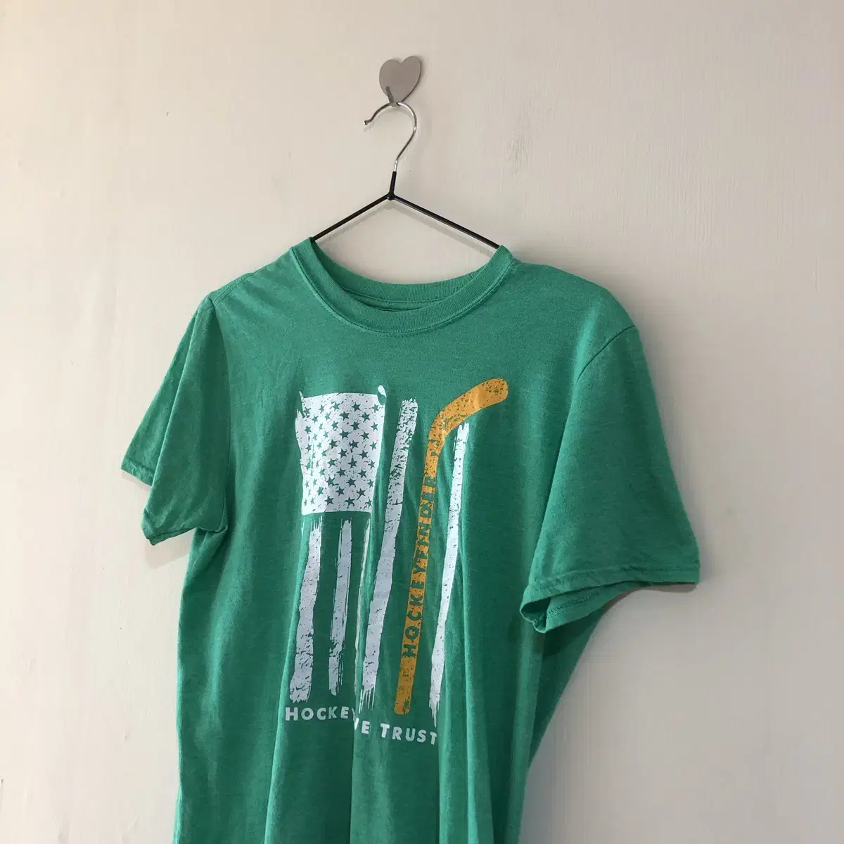 Vintage hockeyfinder green t