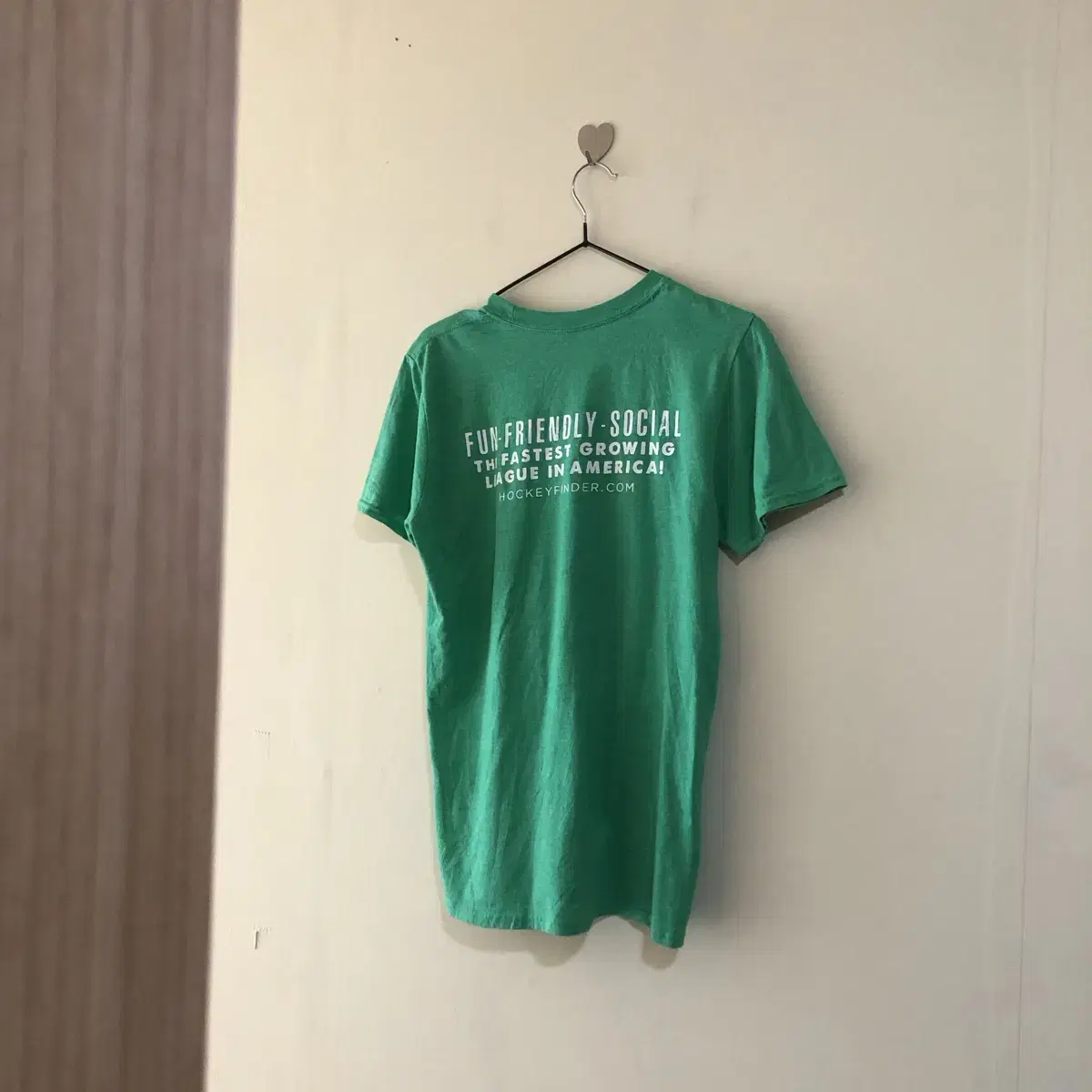 Vintage hockeyfinder green t