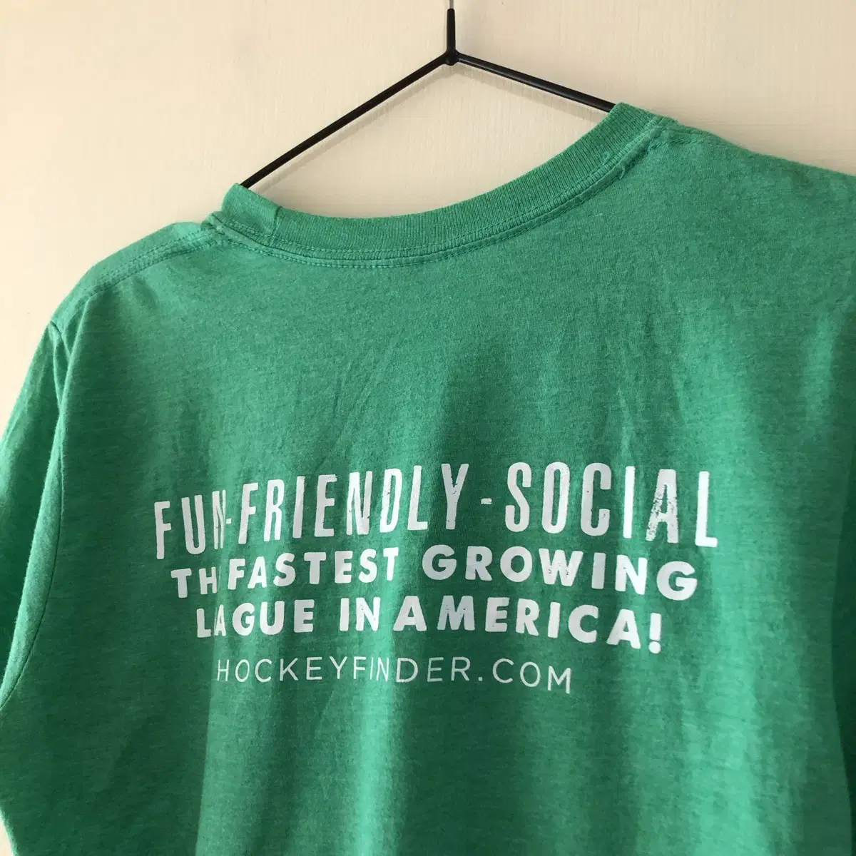 Vintage hockeyfinder green t