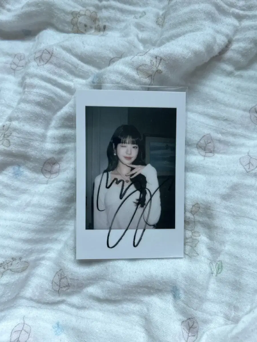 Eyes jang wonyoung Mine yizhiyu photocard wts