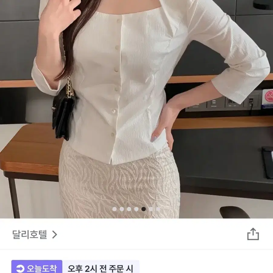 달리호텔 모티드 스퀘어넥 리본 스트랩 7부 블라우스